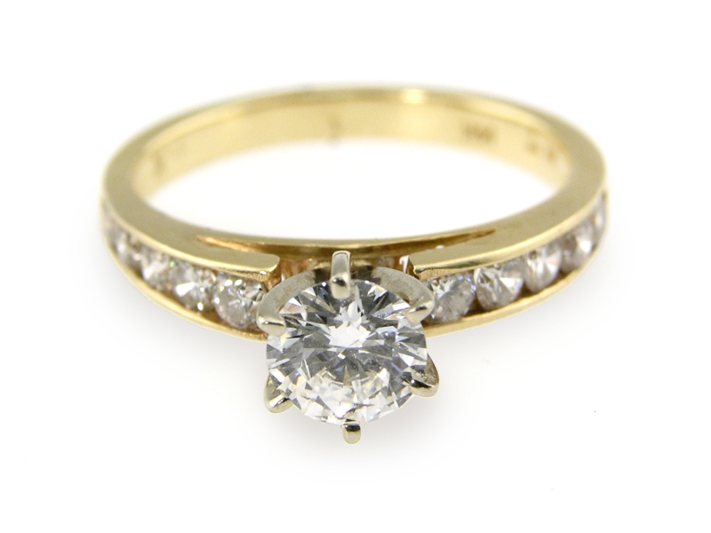 Diamond engagement ring in gold setting