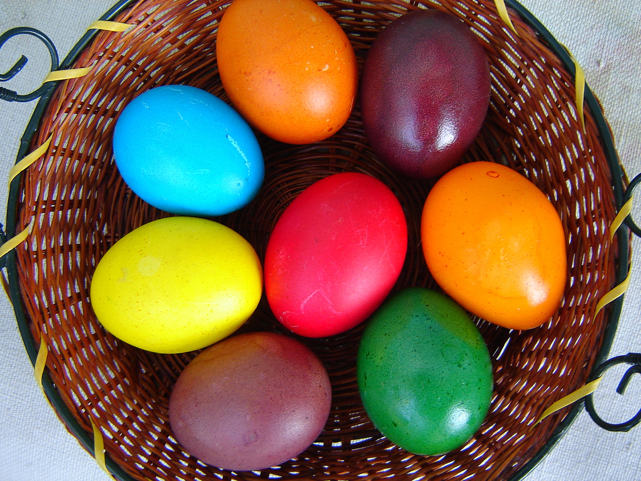 صور بيض ملون لشم النسيم طريقة تلوين البيض (2)