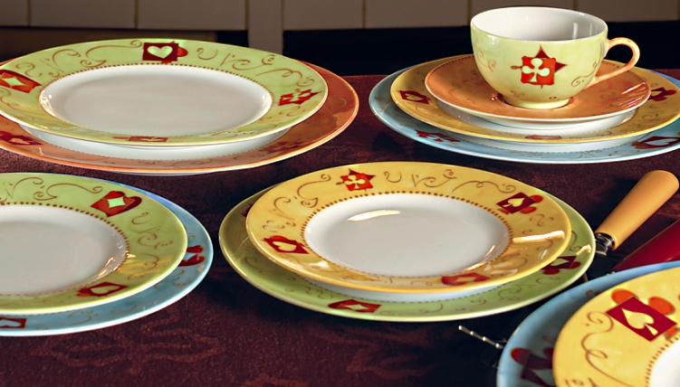 صور اطباق وصحون تقديم ملونة وسادة مودرن شيك (24)